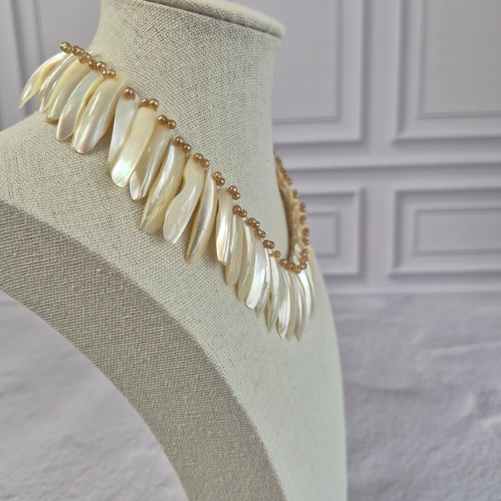 Vintage Mother of Pearl Shell Fringe Choker Necklace Cream Gold Tone 15 Japan - Picture 3 of 10